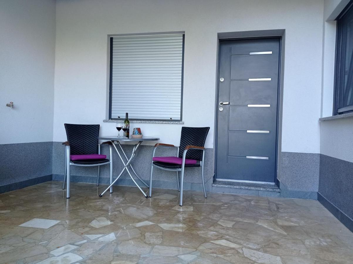 Studio Apartment With Pool プーラ エクステリア 写真