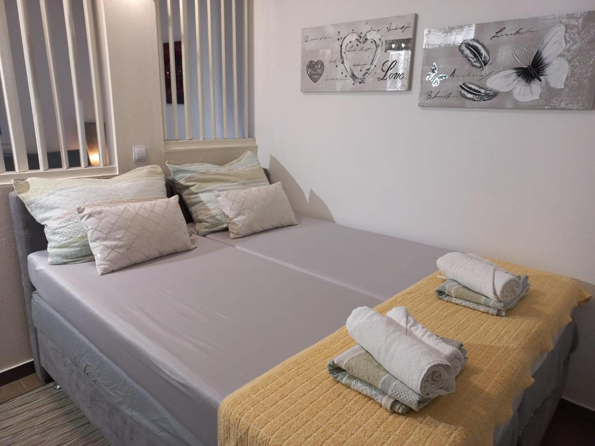 Studio Apartment With Pool プーラ エクステリア 写真
