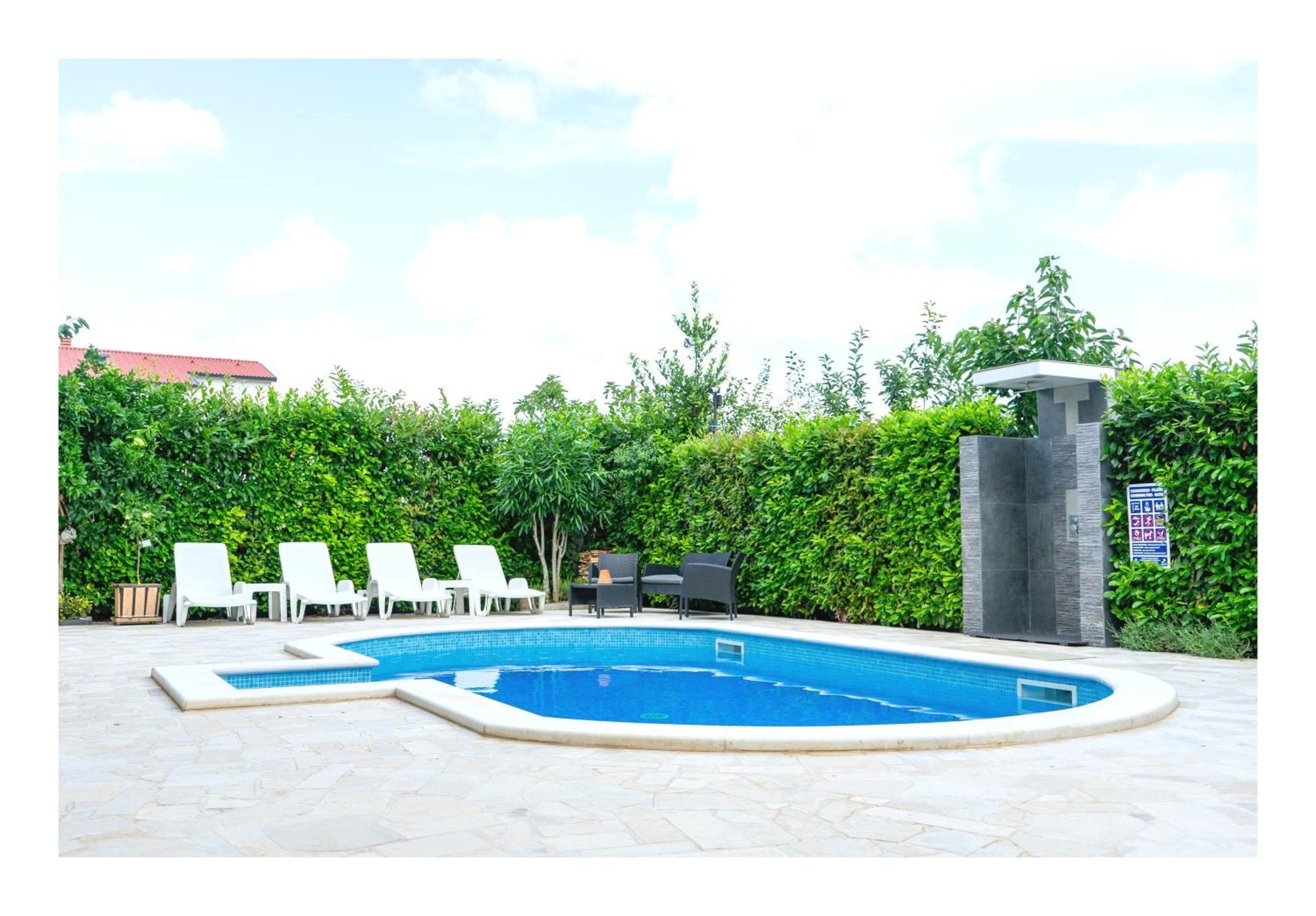 Studio Apartment With Pool プーラ エクステリア 写真